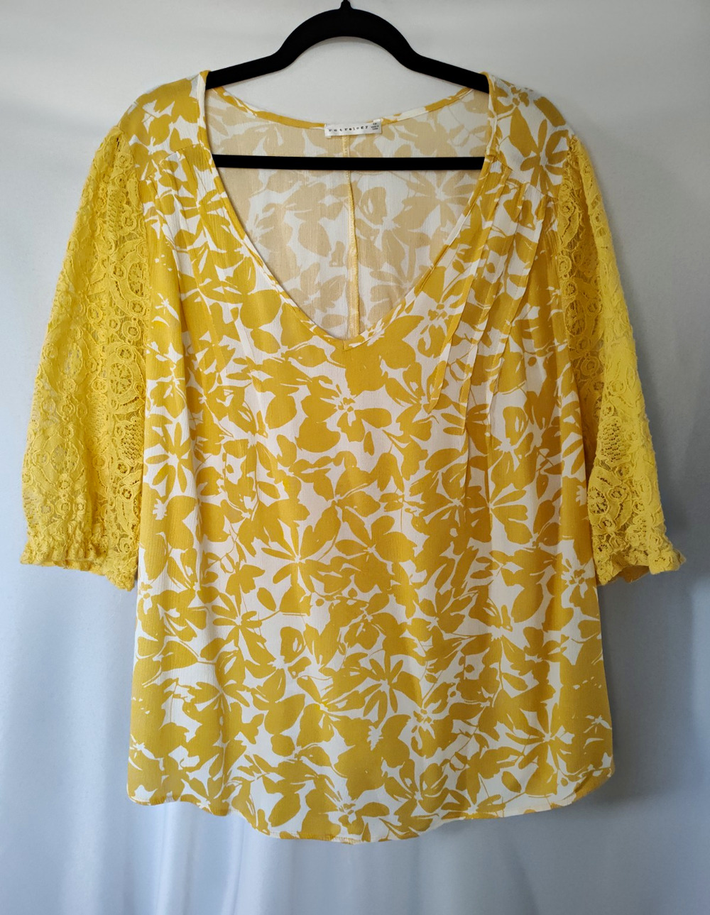 Retrology 1X Yellow White Floral Scoop Neck Lace 3/4 Sleeve Pullover Blouse